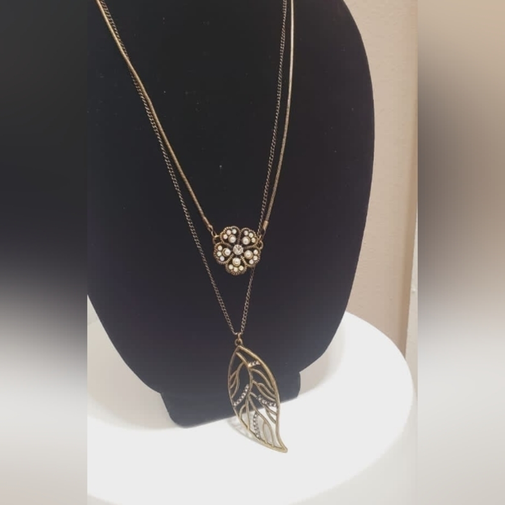 2-in-1 Bronze necklace chain With Leaf & Enamel Infused Pendant🌴